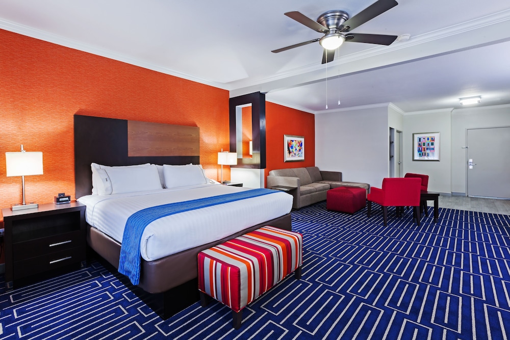 Holiday Inn Express Hotel And Suites Houston East 15/50