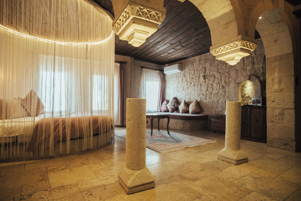 Hu of Cappadocia 24/50