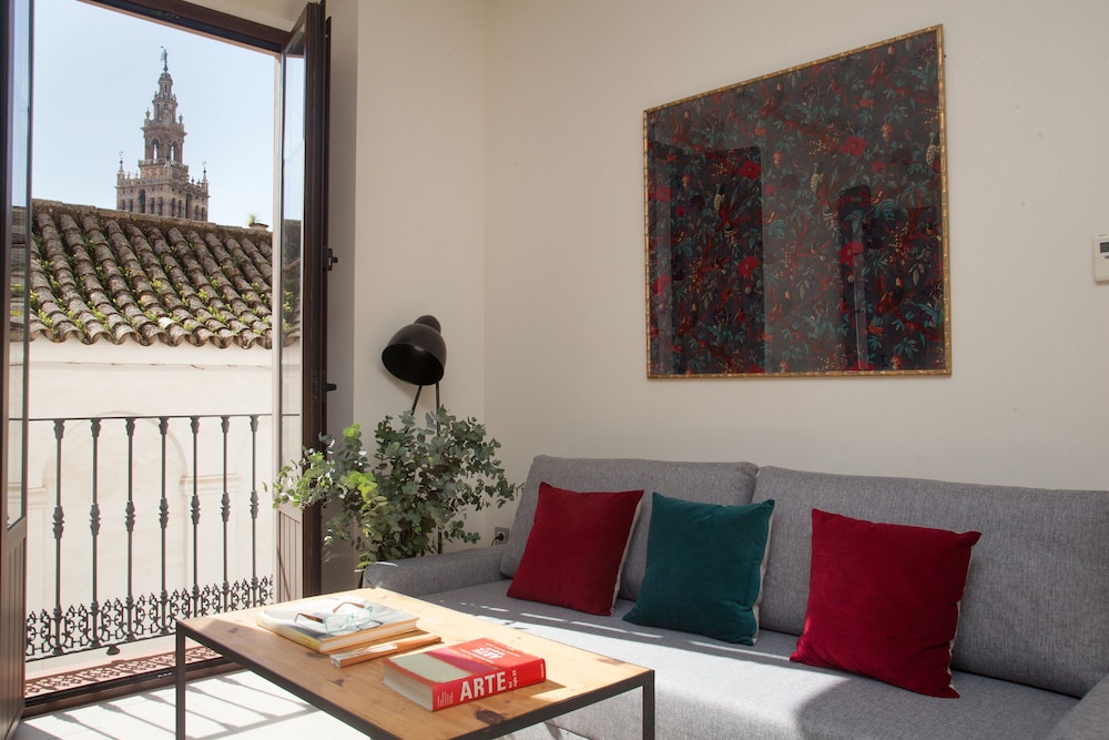 Q&Q Cathedral Suites Sevilla 28/50