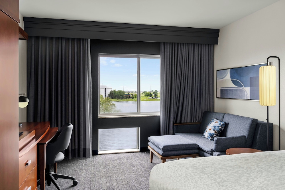 Courtyard by Marriott Evansville East 15/57