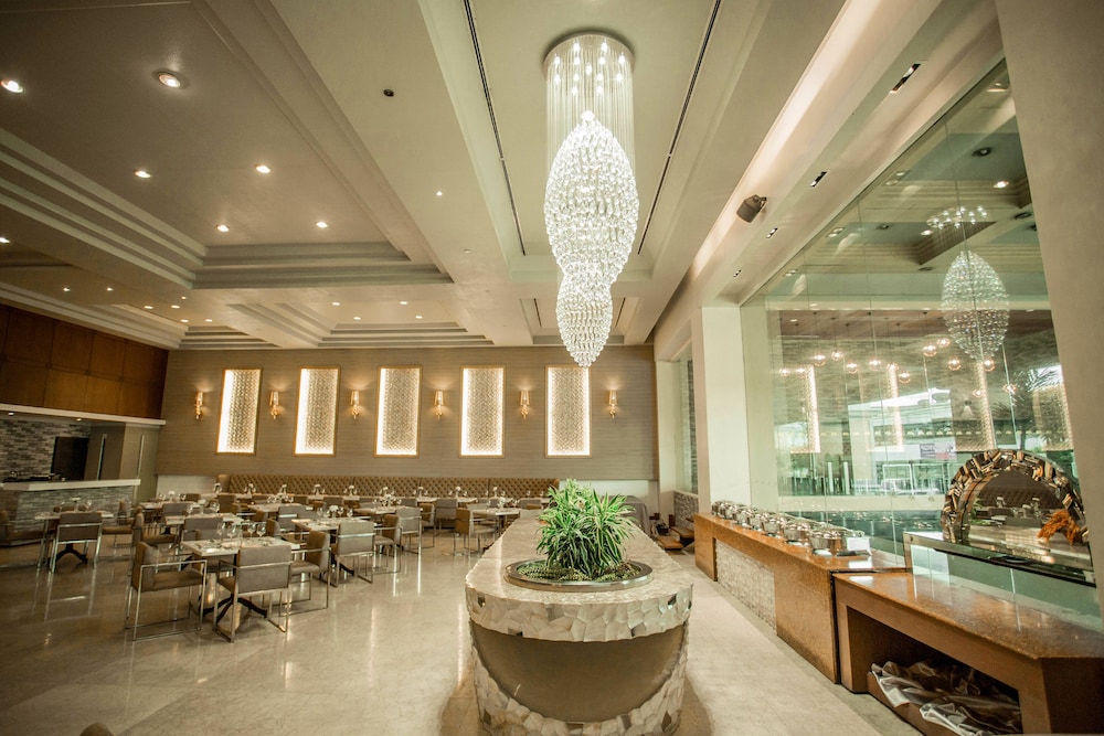 The Royal Mandaya Hotel 14/22