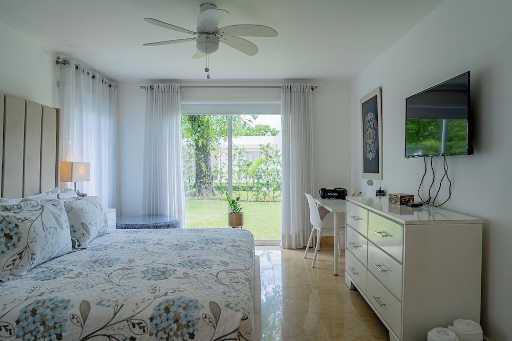 2 Bedrooms, Deluxe, Villa, 1 King and 2 Double Beds, Private Pool