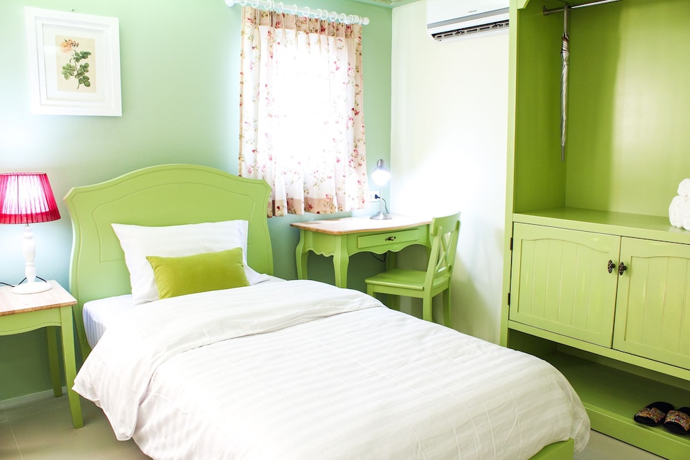 DELUXE, VILLA, TWIN BEDS