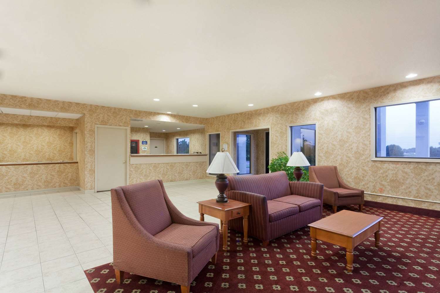 Days Inn & Suites by Wyndham Wynne 8/10