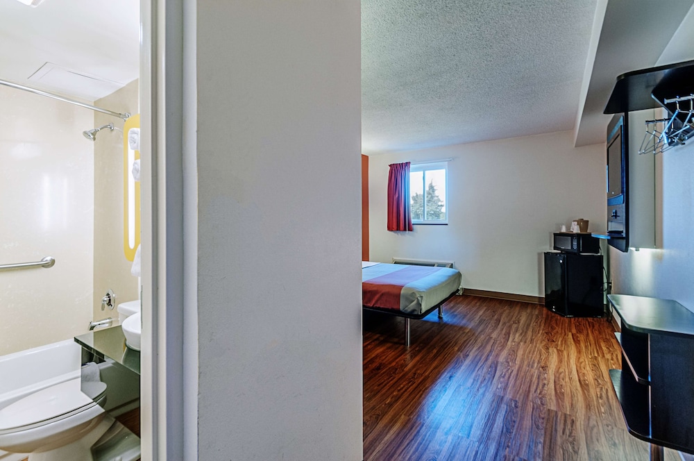 Motel6 Martinsburg, WV 39/42