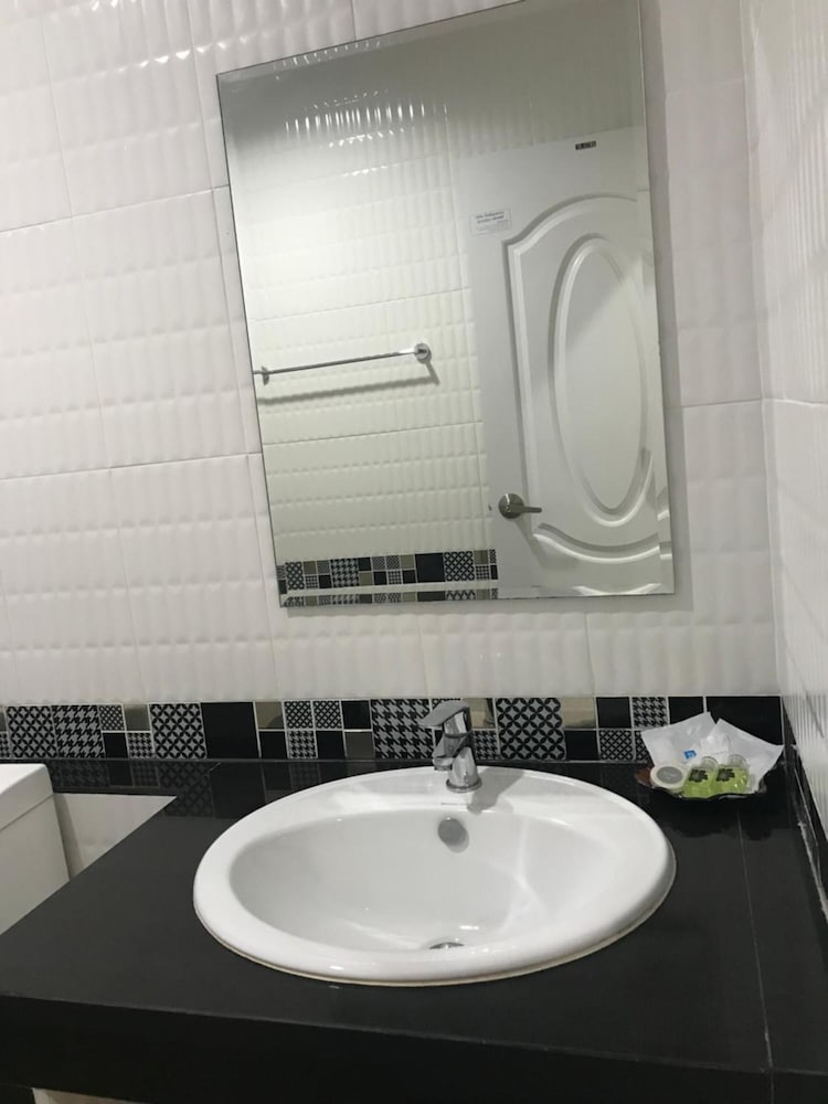 Ttt Hotel 32/48