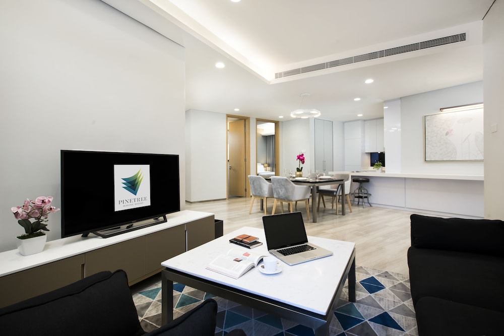 Pinetree Marina Resort 52/63
