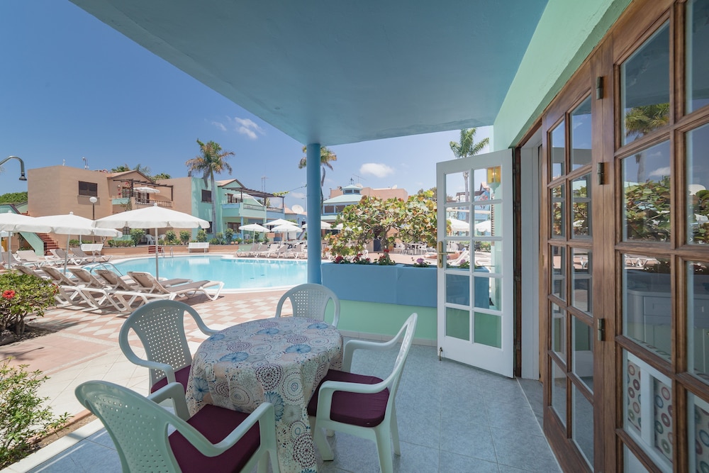 swimming pool spa