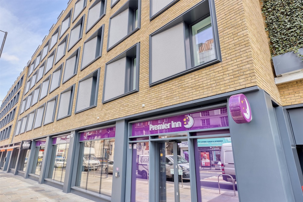 Premier Inn London Hammersmith (Shepherds Bush Road) 41/47
