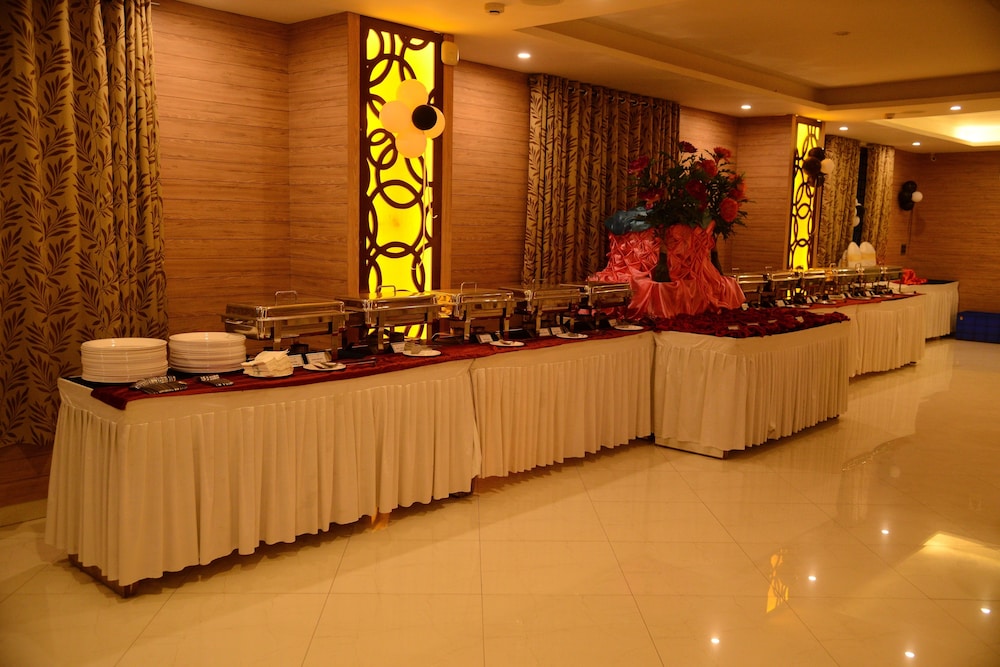 T S Royal Grand Hotel 7/33