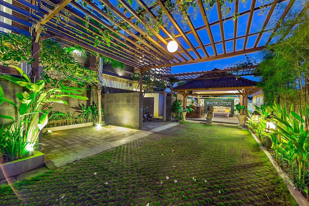 White Lotus Villa 44/50