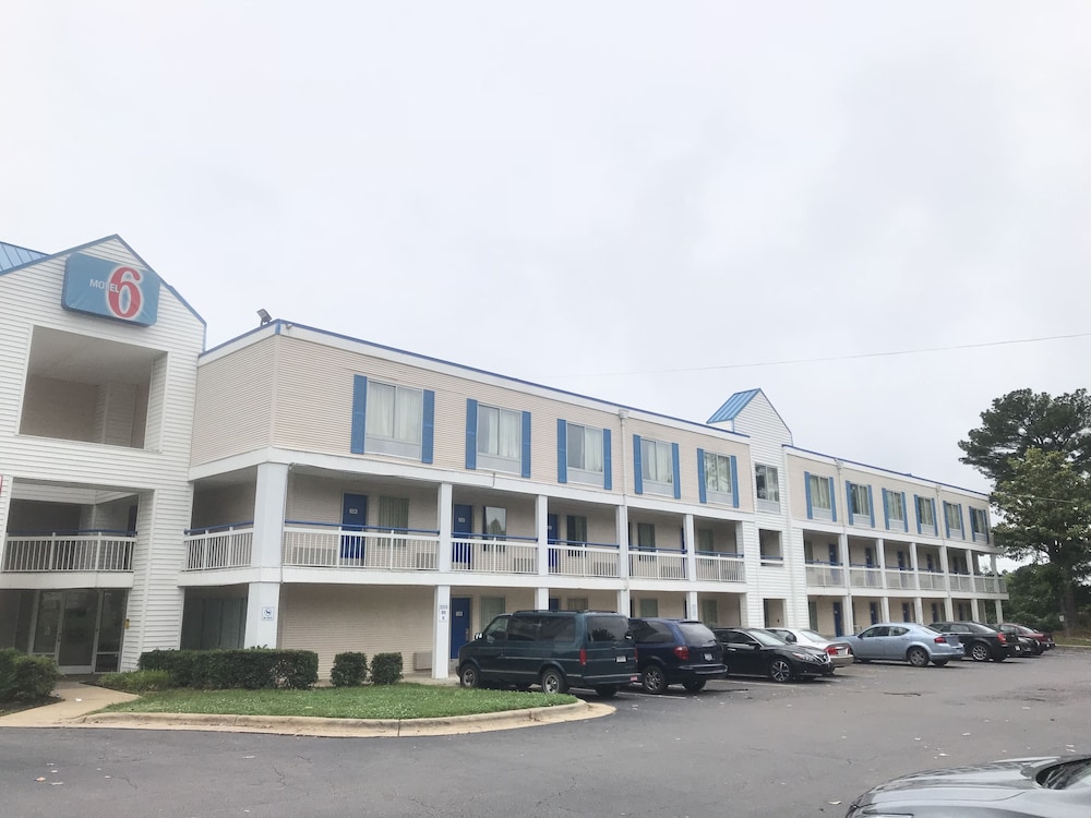 Motel6 Raleigh, NC - North 41/50