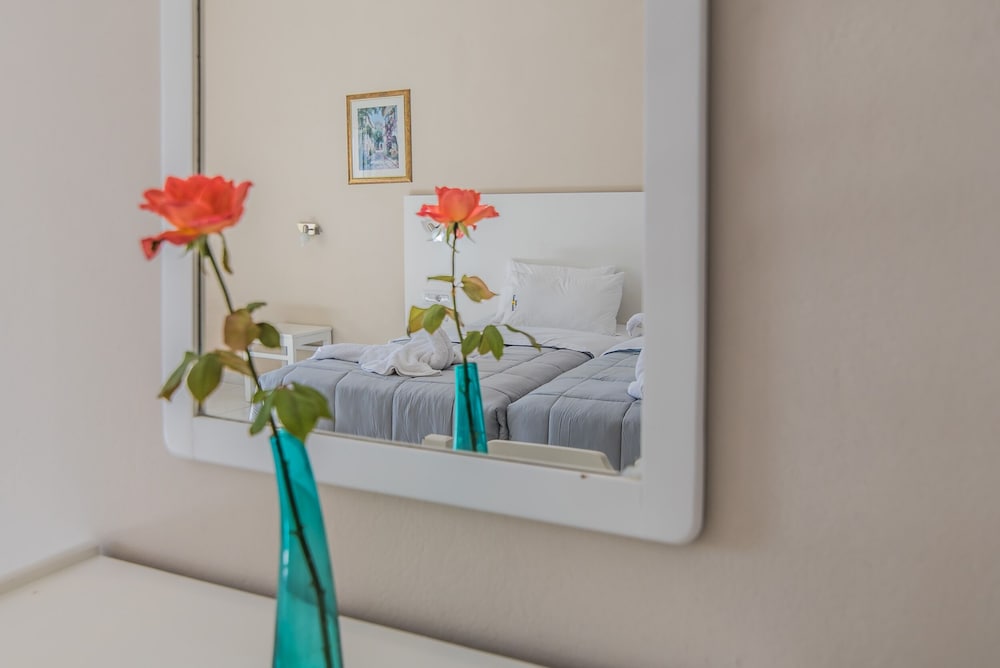 Belussi Beach Hotel & Suites 40/50