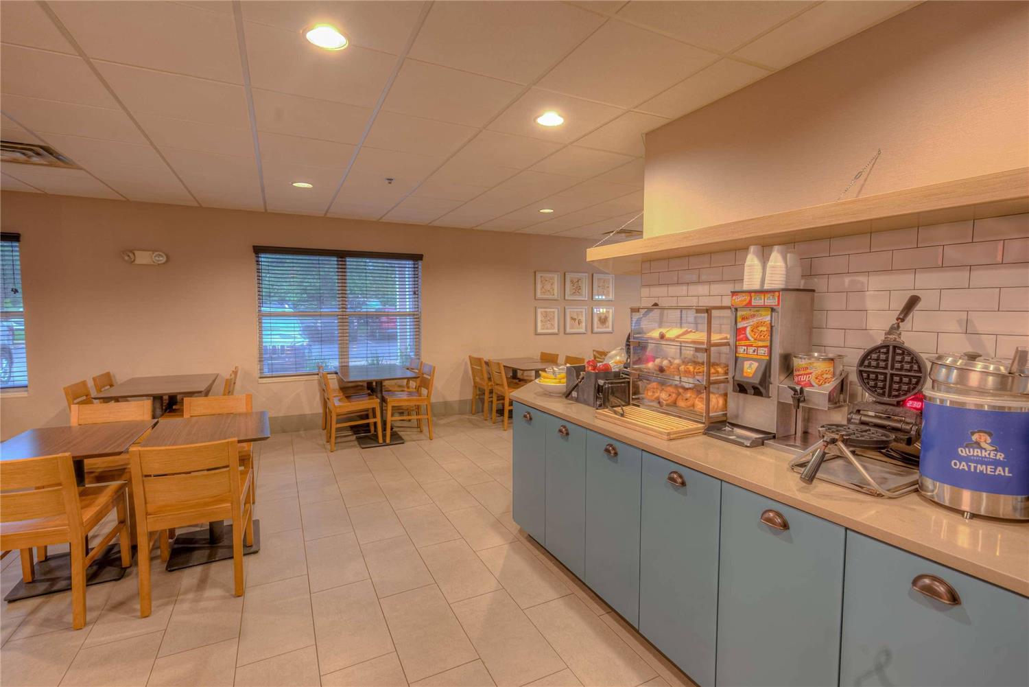 Country Inn & Suites by Radisson, Crystal Lake, IL 23/42