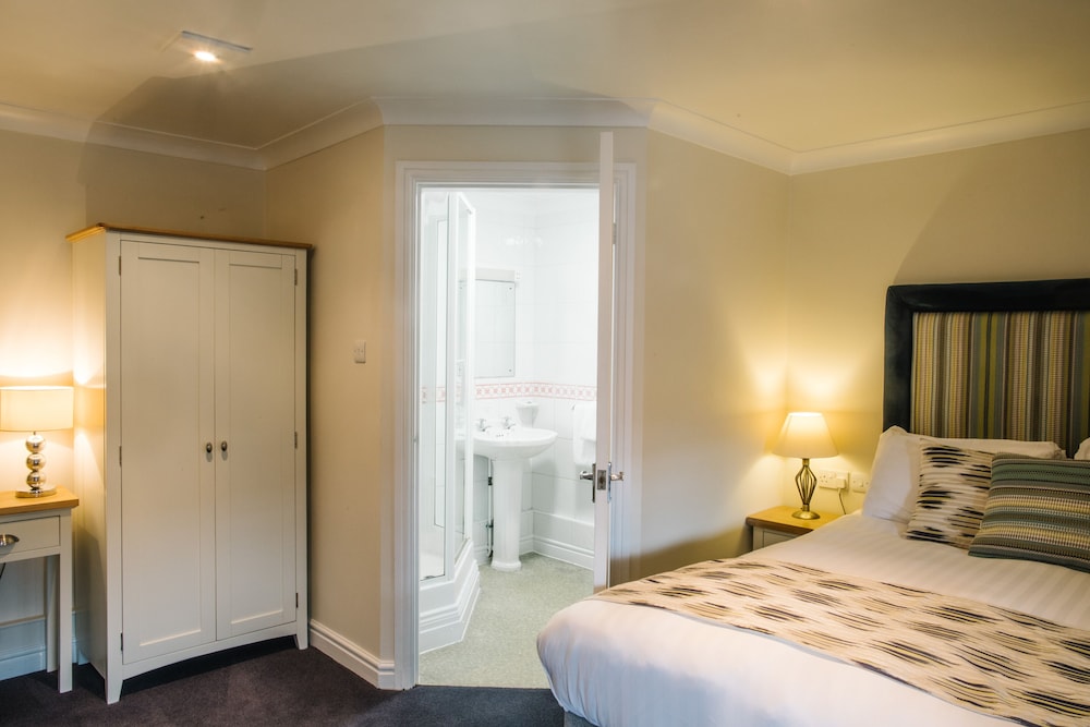The Old Fourpenny Shop Hotel 13/49