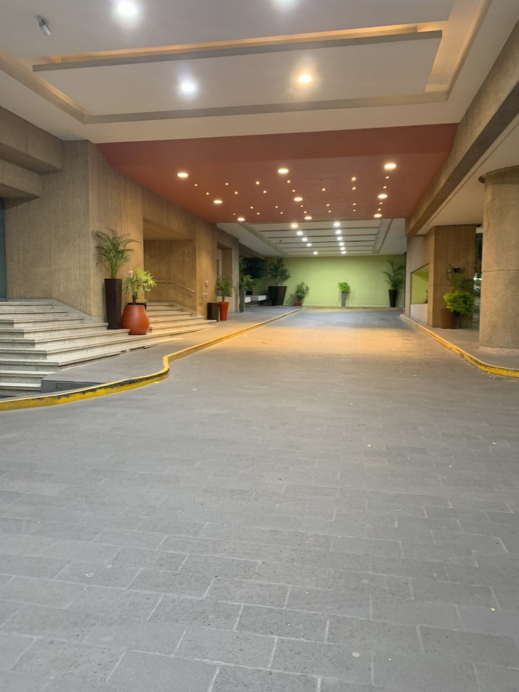 Hotel Mirage 60/68