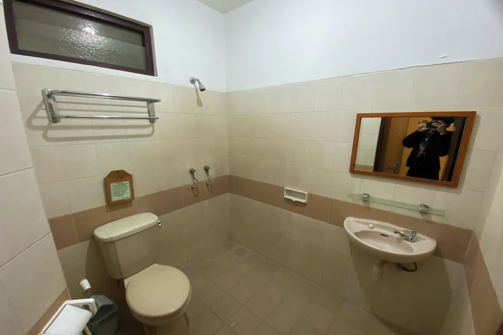 Hotel Lestari Near Lippo Plaza Mall Jember 35/36
