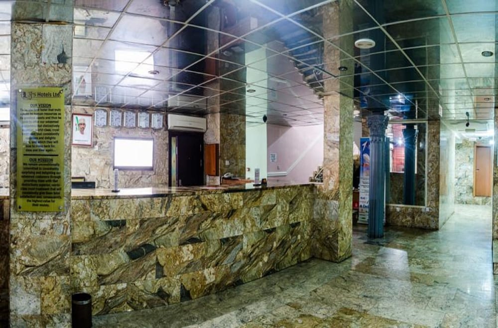 3j Apos S Hotel Ltd 6/64