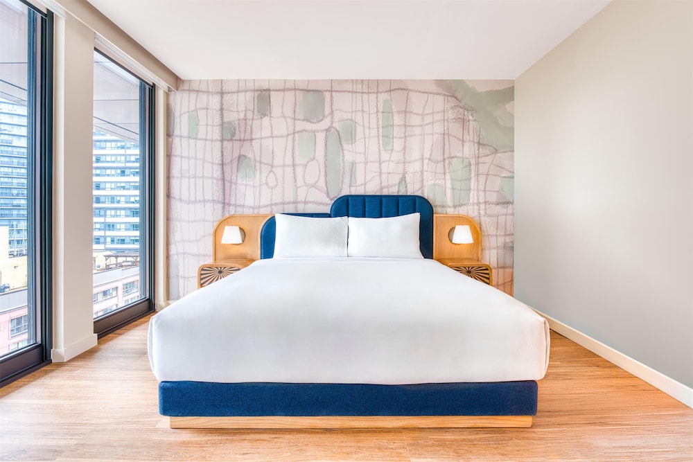 ROOM, QUEEN BED, ACCESSIBLE
