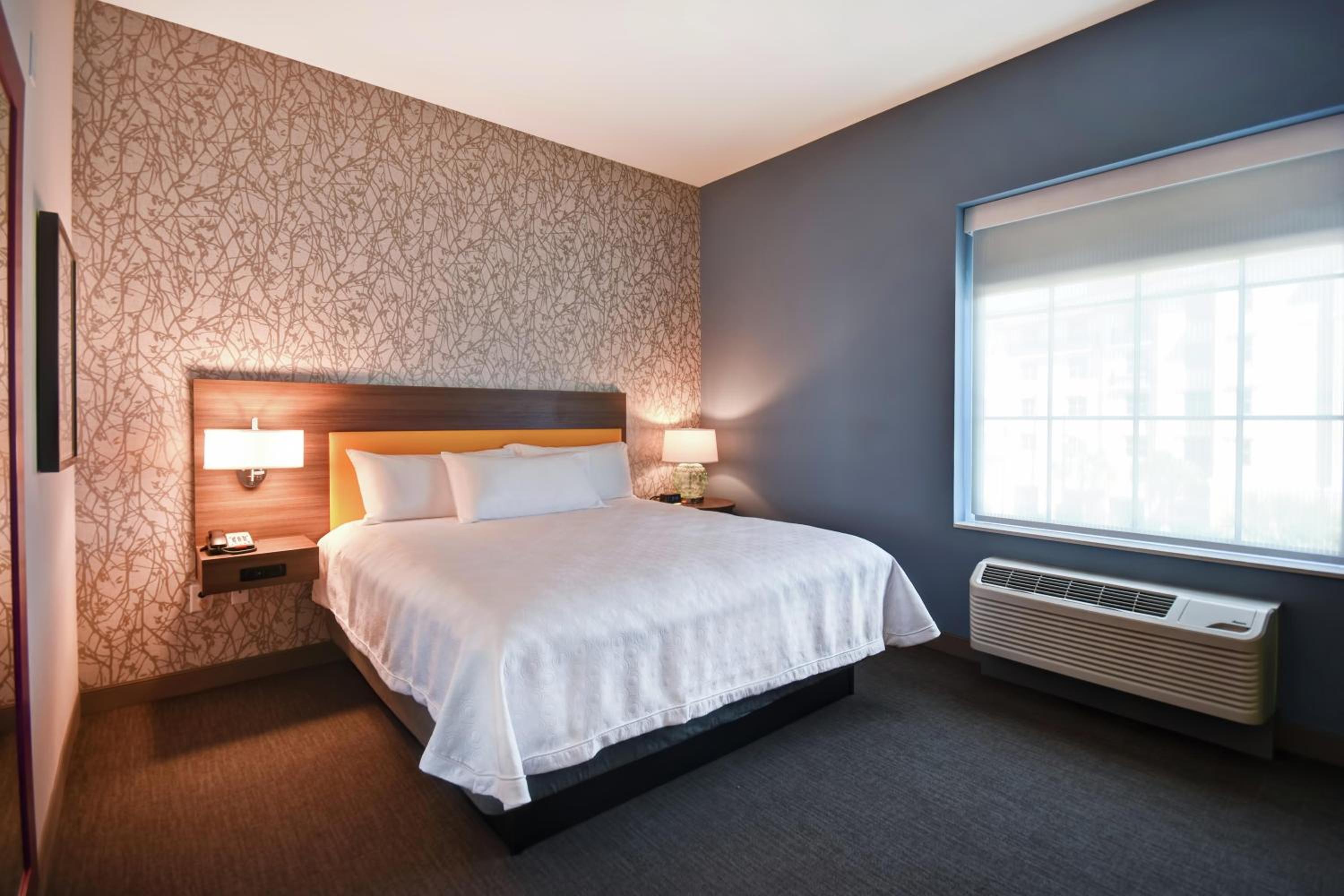1 Bedroom, Suite, King Bed, Sofa