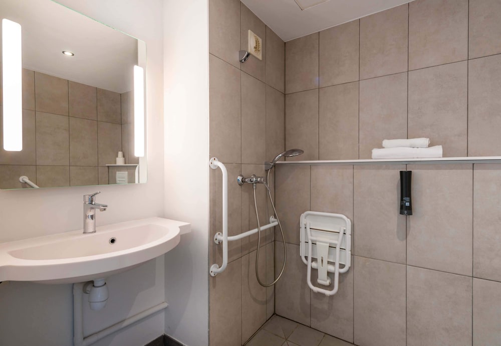 Room, Double Bed, Accessible, B&B Hotel Cholet Nord 3/3