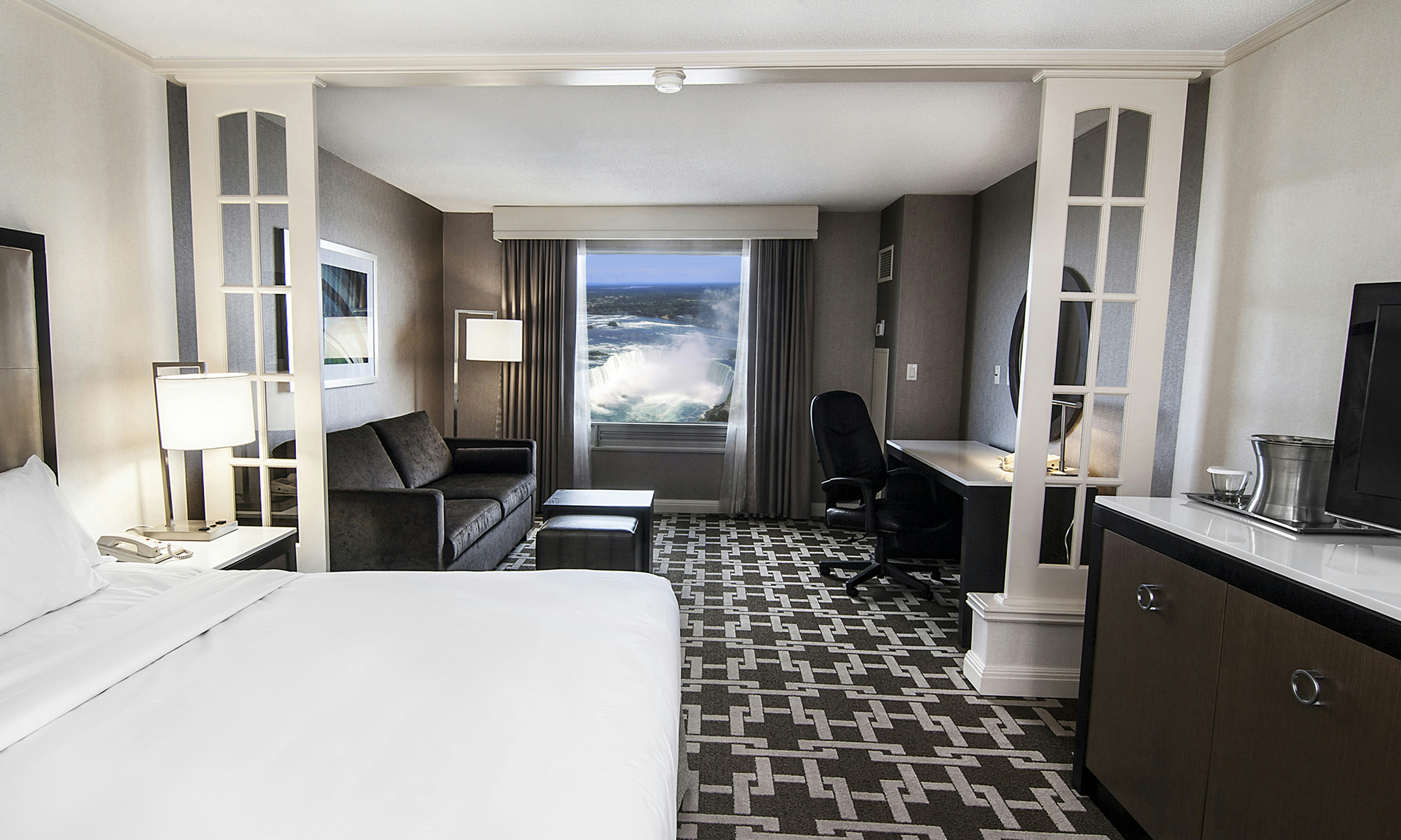 Hilton Niagara Falls/ Fallsview Hotel and Suites 11/49