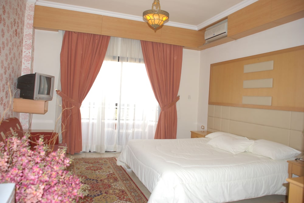 PLATINUM HOTEL 12/45