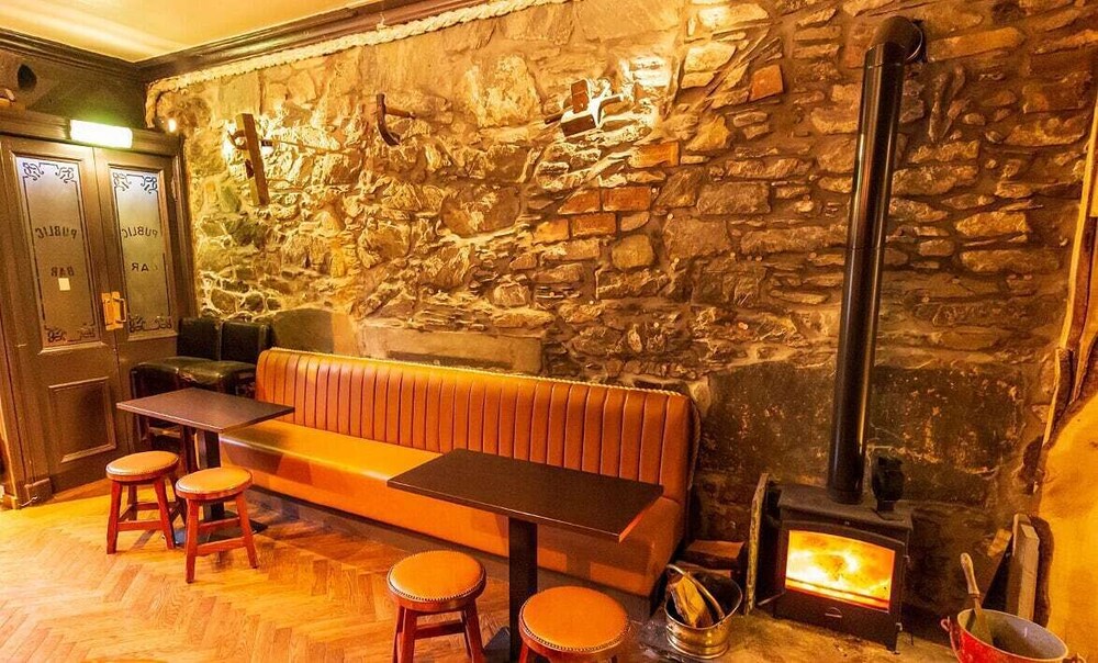 Whisky Vaults Hotel 33/50