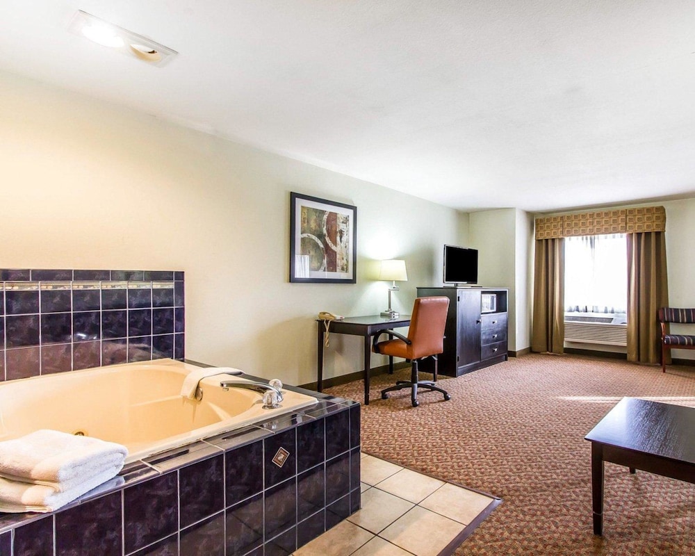 Quality Inn Pontiac 40/52