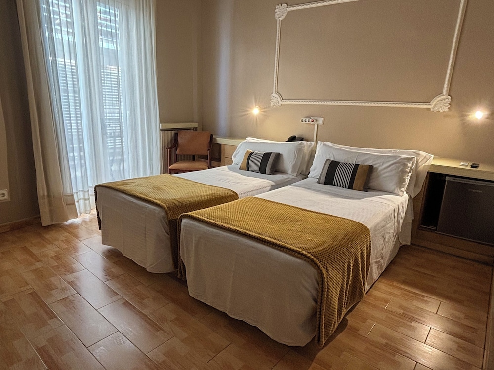 ROOM, DOUBLE BED