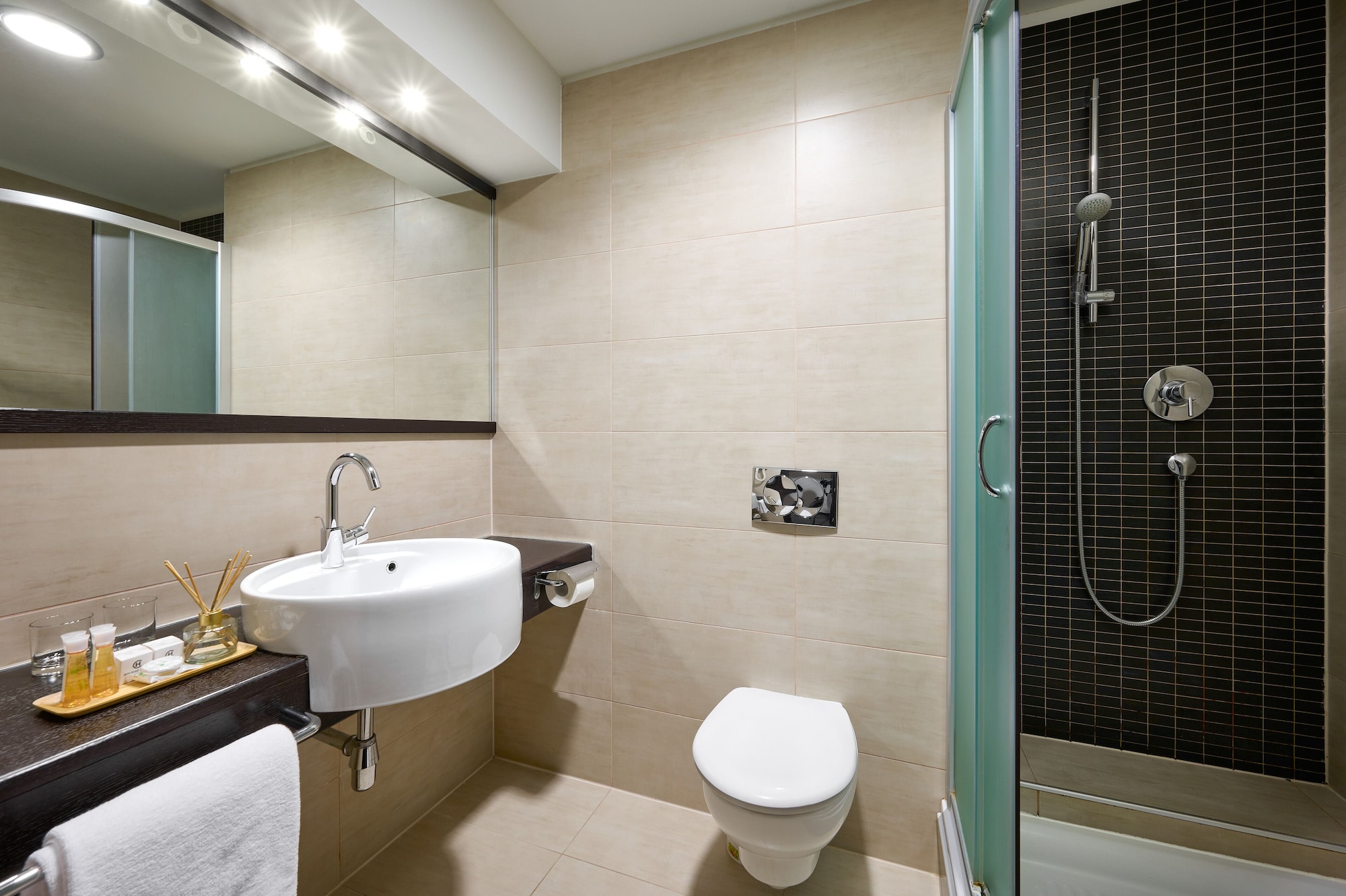 جناح جونيور بسرير مزدوج وسريرين منفصلين بإطلالة على البحر، Hotel Imperial Vodice 5/5