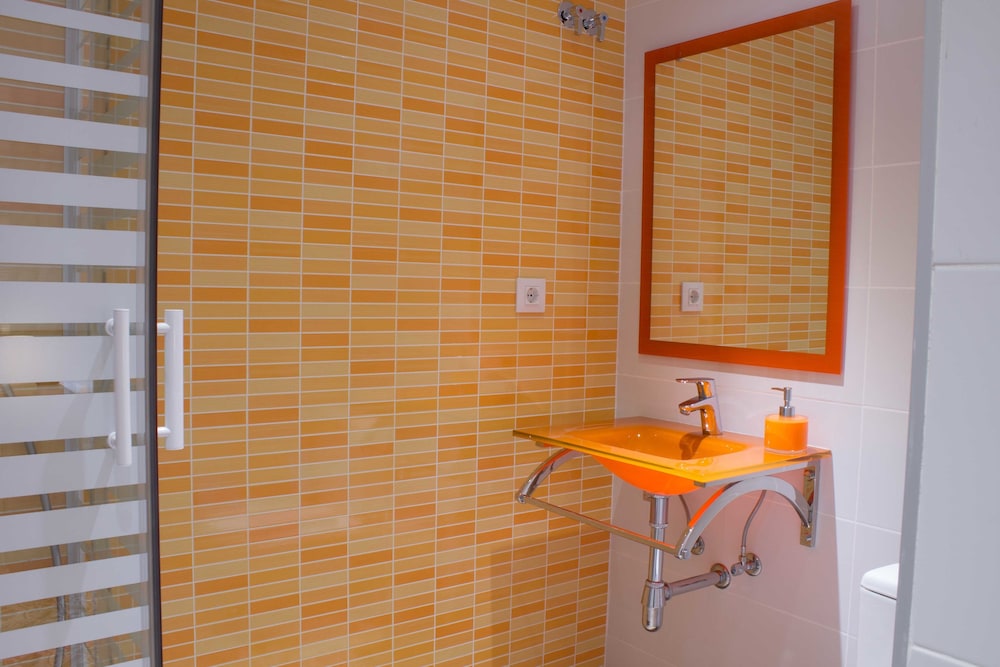 Hostal Nova 58/64