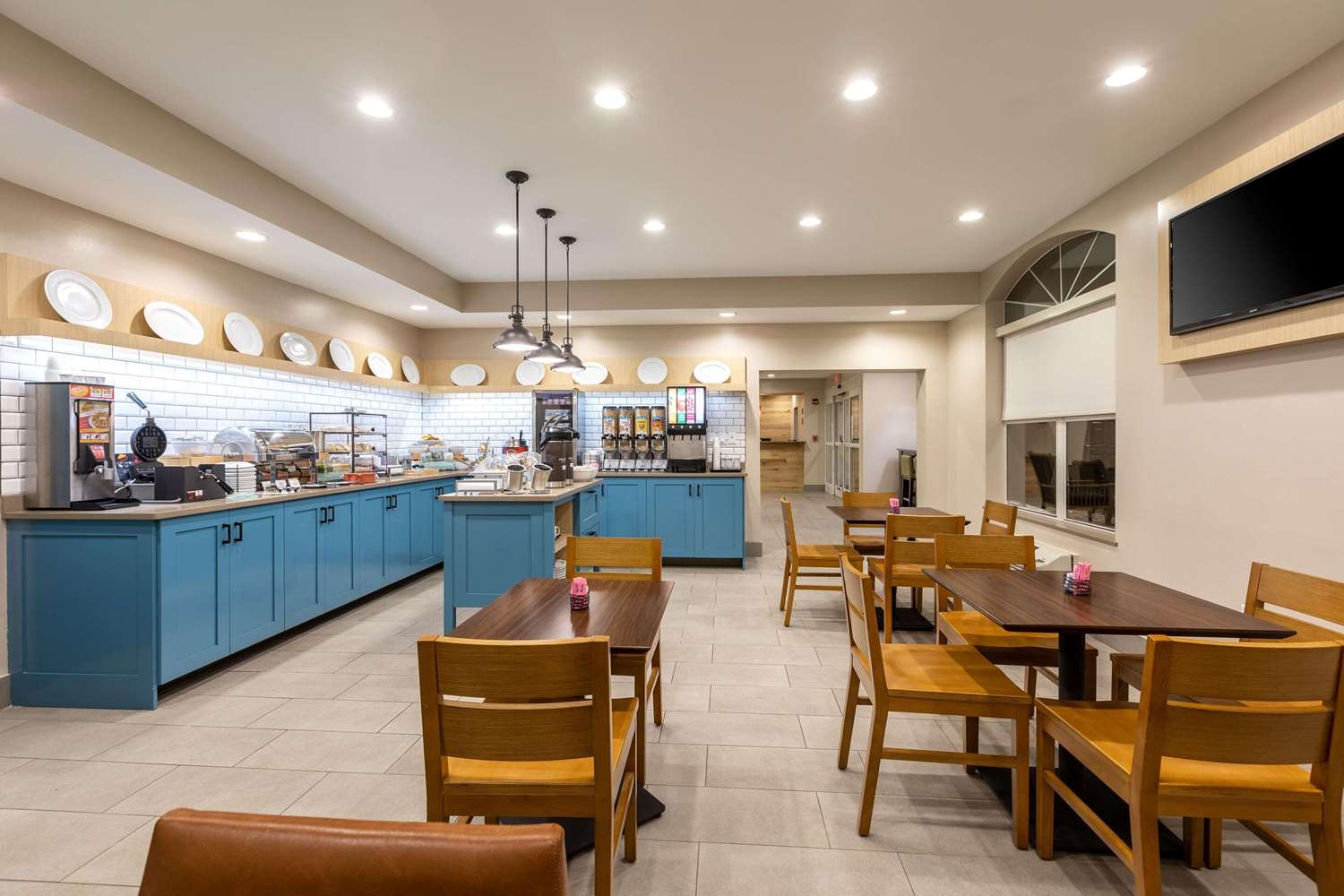Country Inn & Suites By Radisson, Anderson, SC 27/34