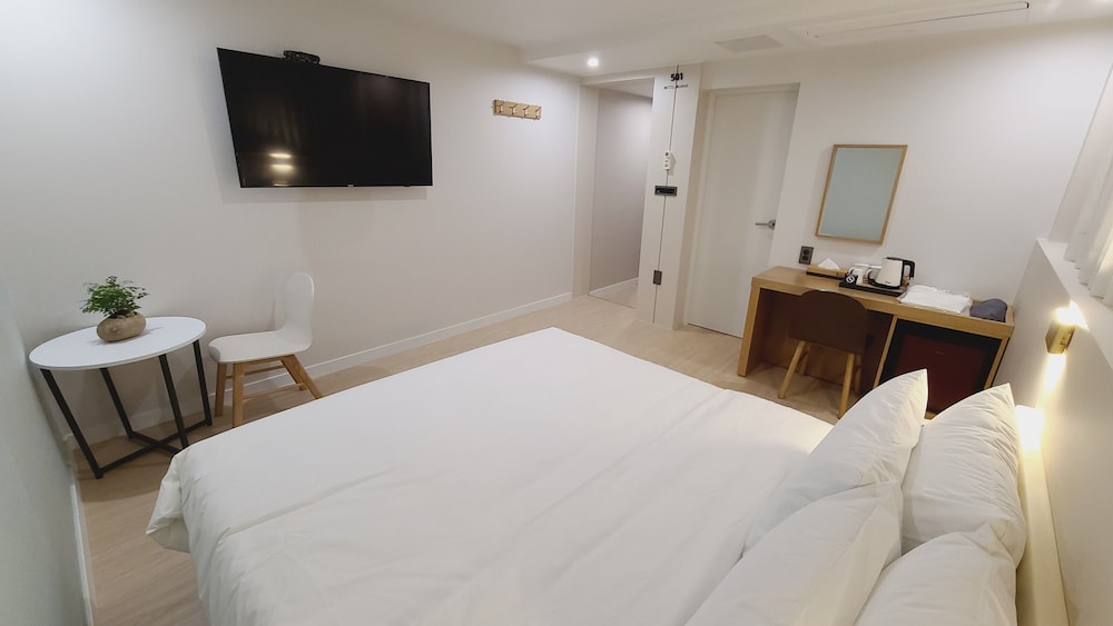 V1 Motel 16/79