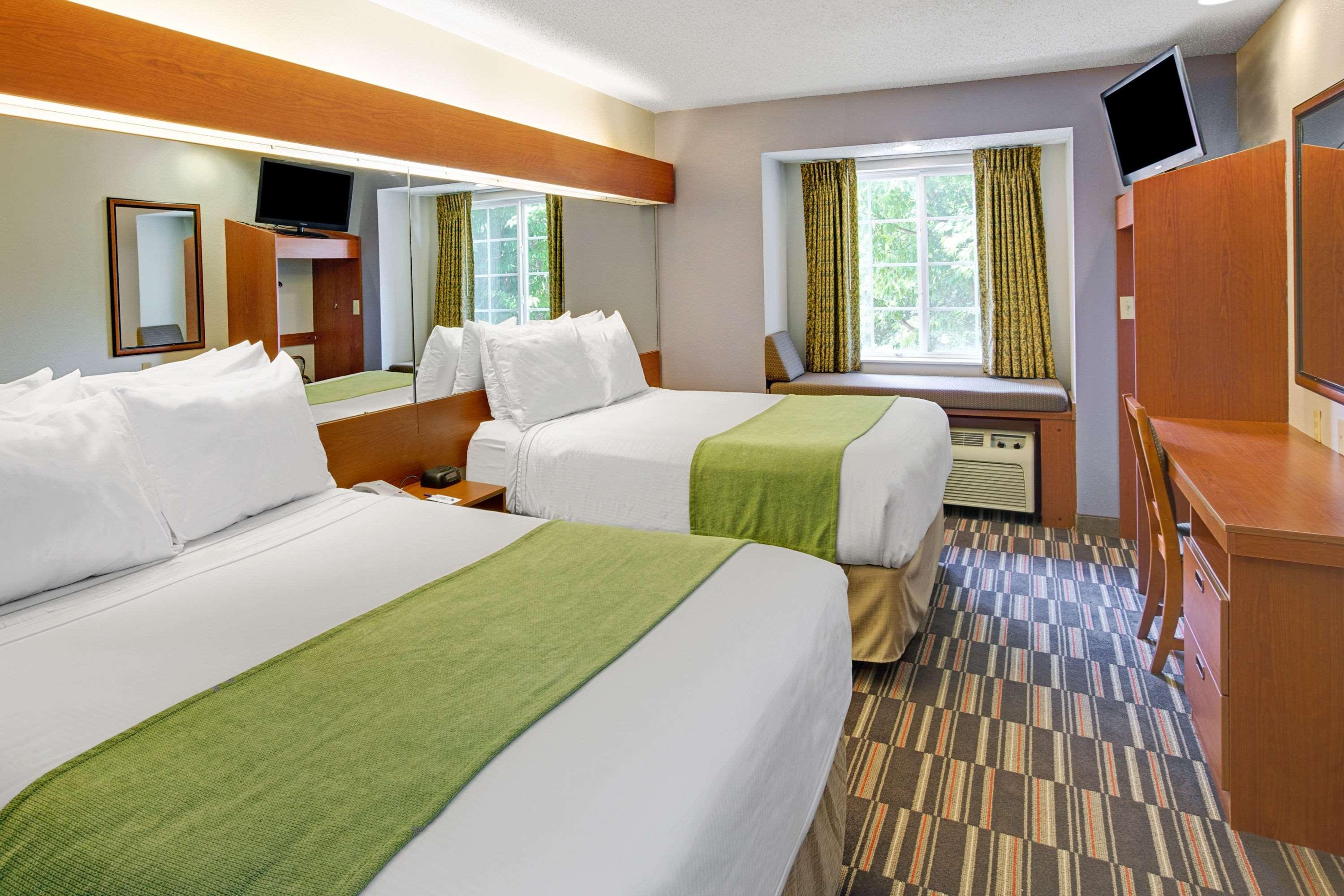 Microtel Inn & Suites by Wyndham Cherokee 12/26