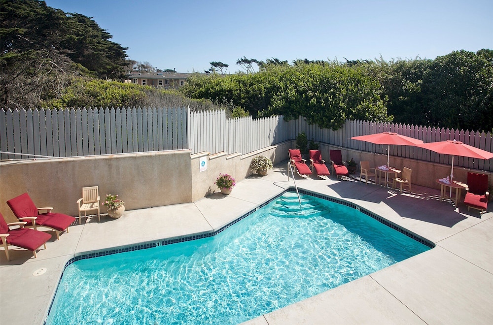 Pelican Inn & Suites 11/38