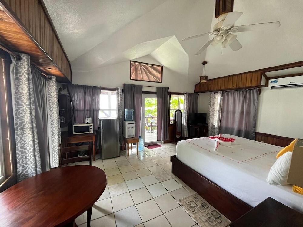 Foster's West Bay Resort 24/69