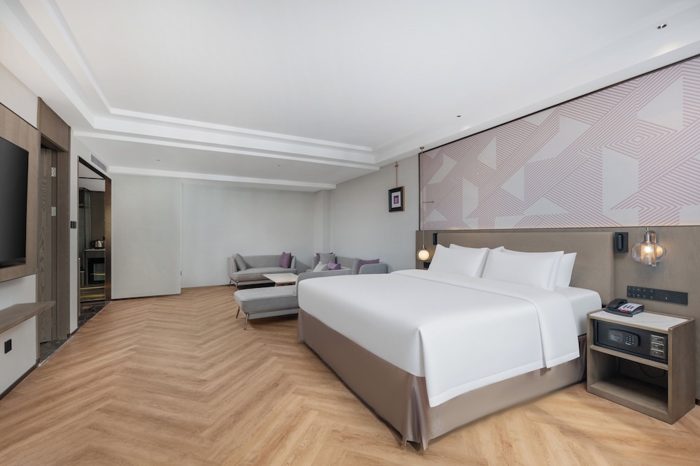 Crown, Superior, Suite, King Bed, City View, Smoking