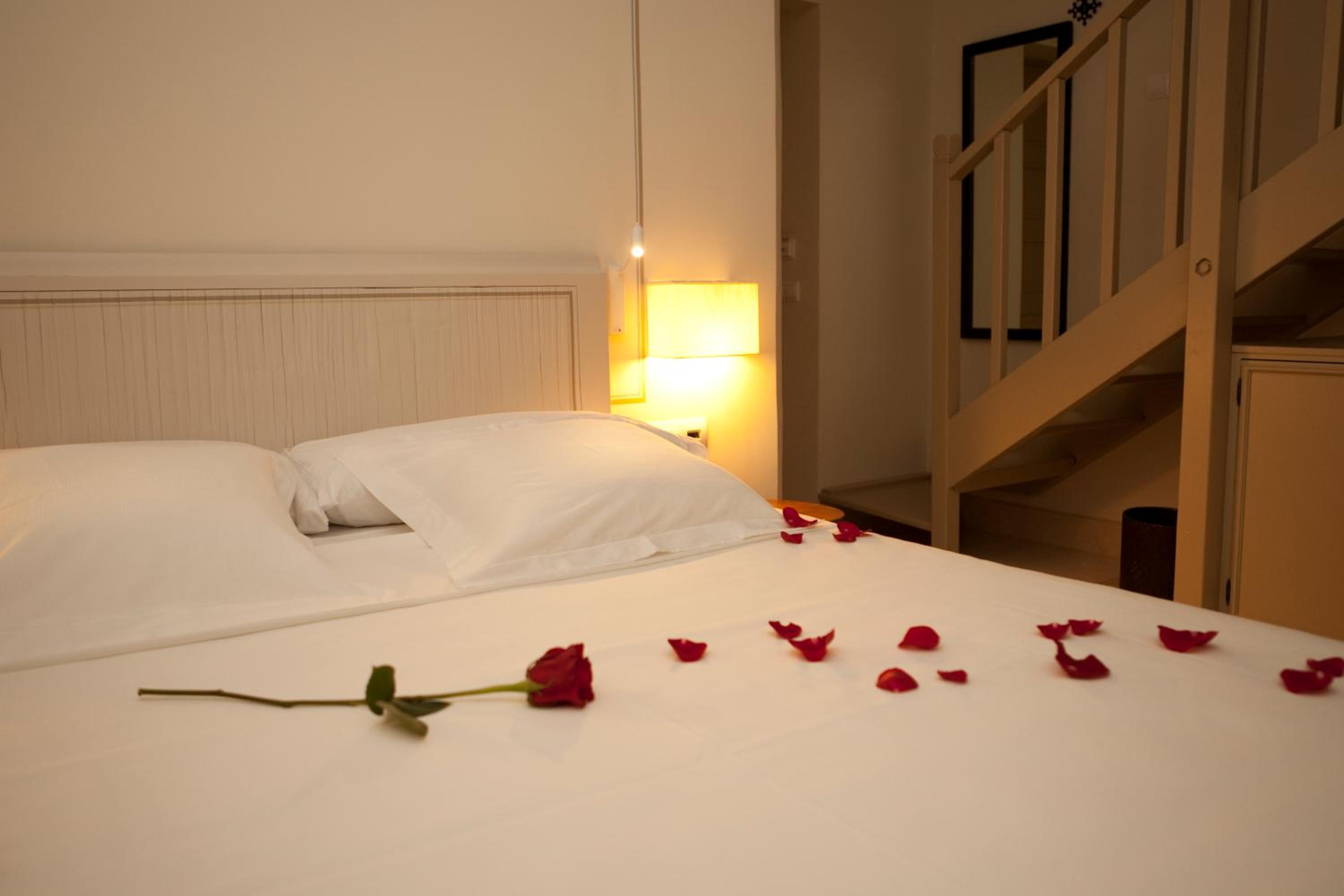 DELUXE, DOUBLE BED, TERRACE