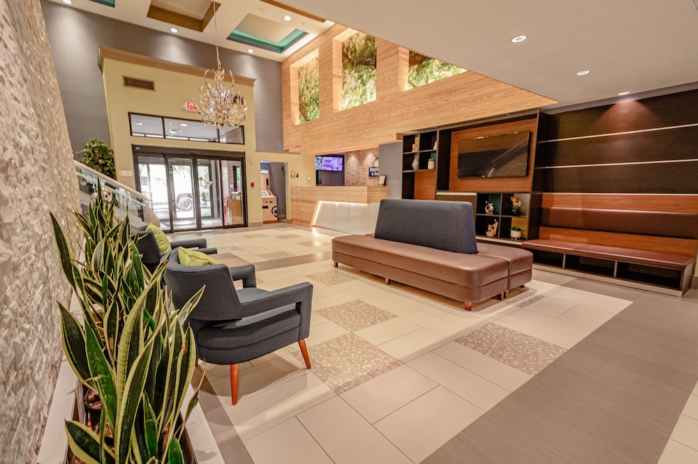 Days Inn Suites By Wyndham Fort Myers Near Jetblue Park 7/43