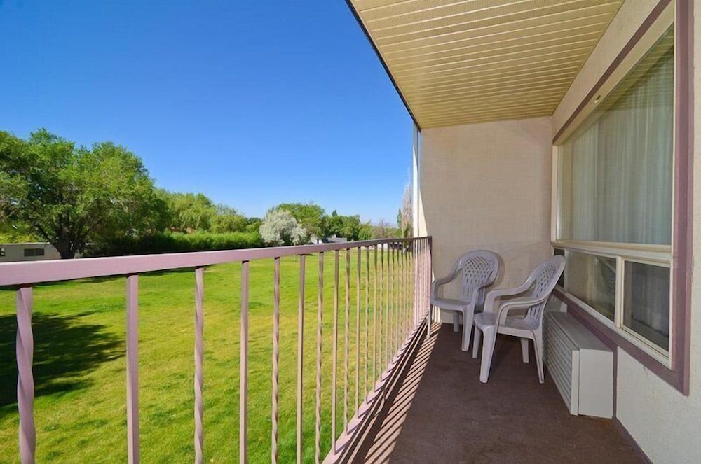 Red Arrow Inn & Suites, a Travelodge by Wyndham 6/22