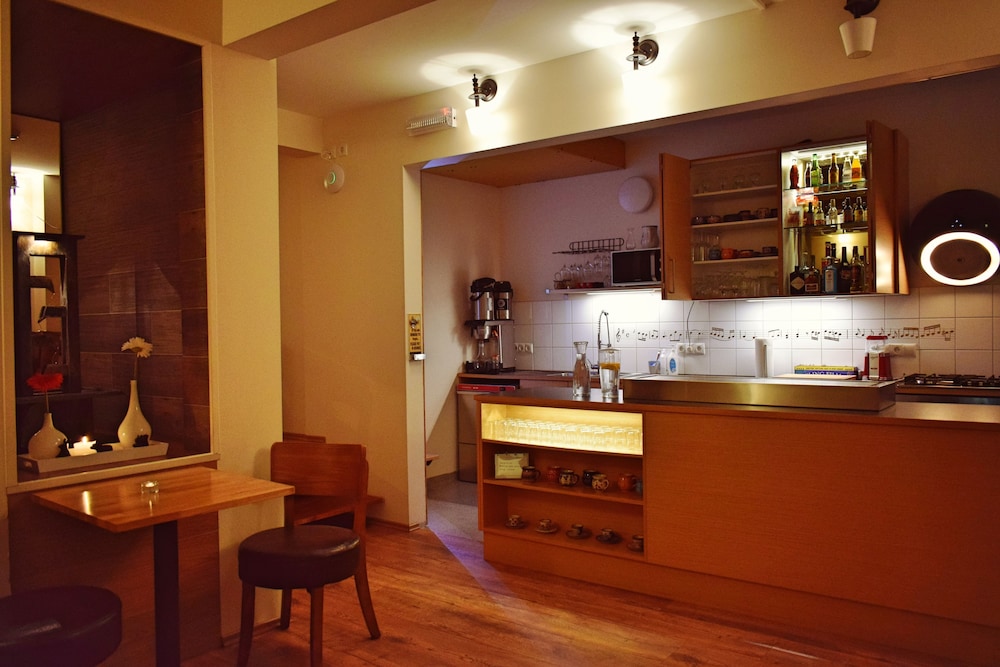 HOTEL JAZZ 37/50