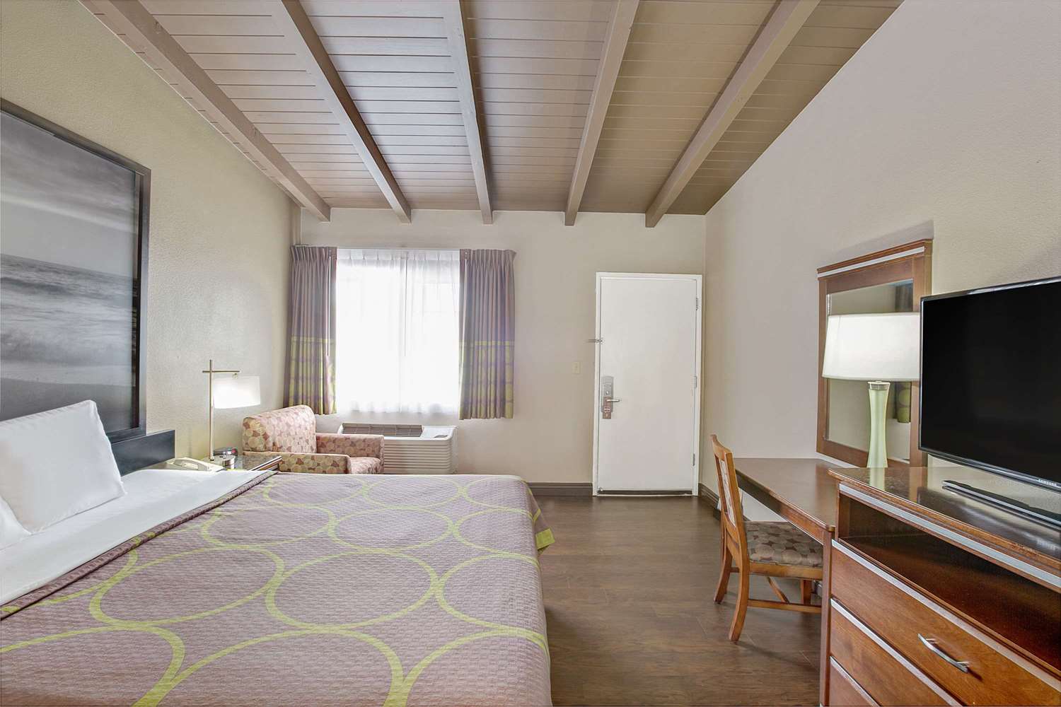 Super 8 by Wyndham Culver 2/5