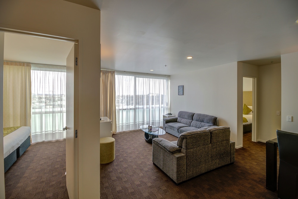 The Quadrant Hotel and Suites 54/70