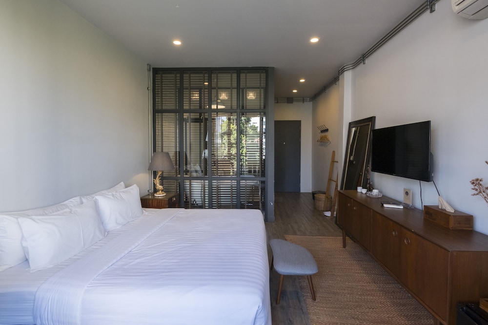 ROOM, DOUBLE BED, TERRACE, BATHTUB