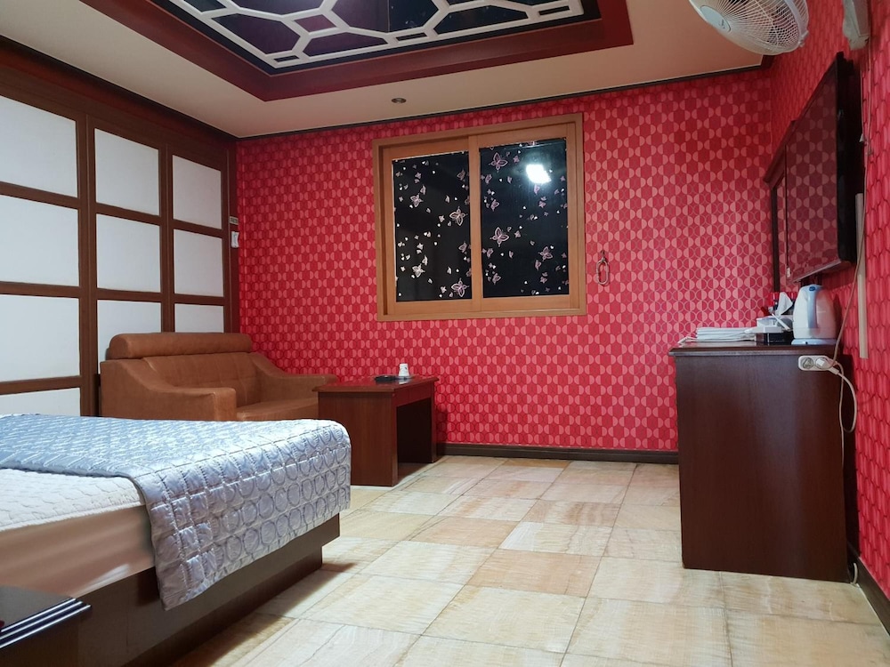 Plus Motel 35/48