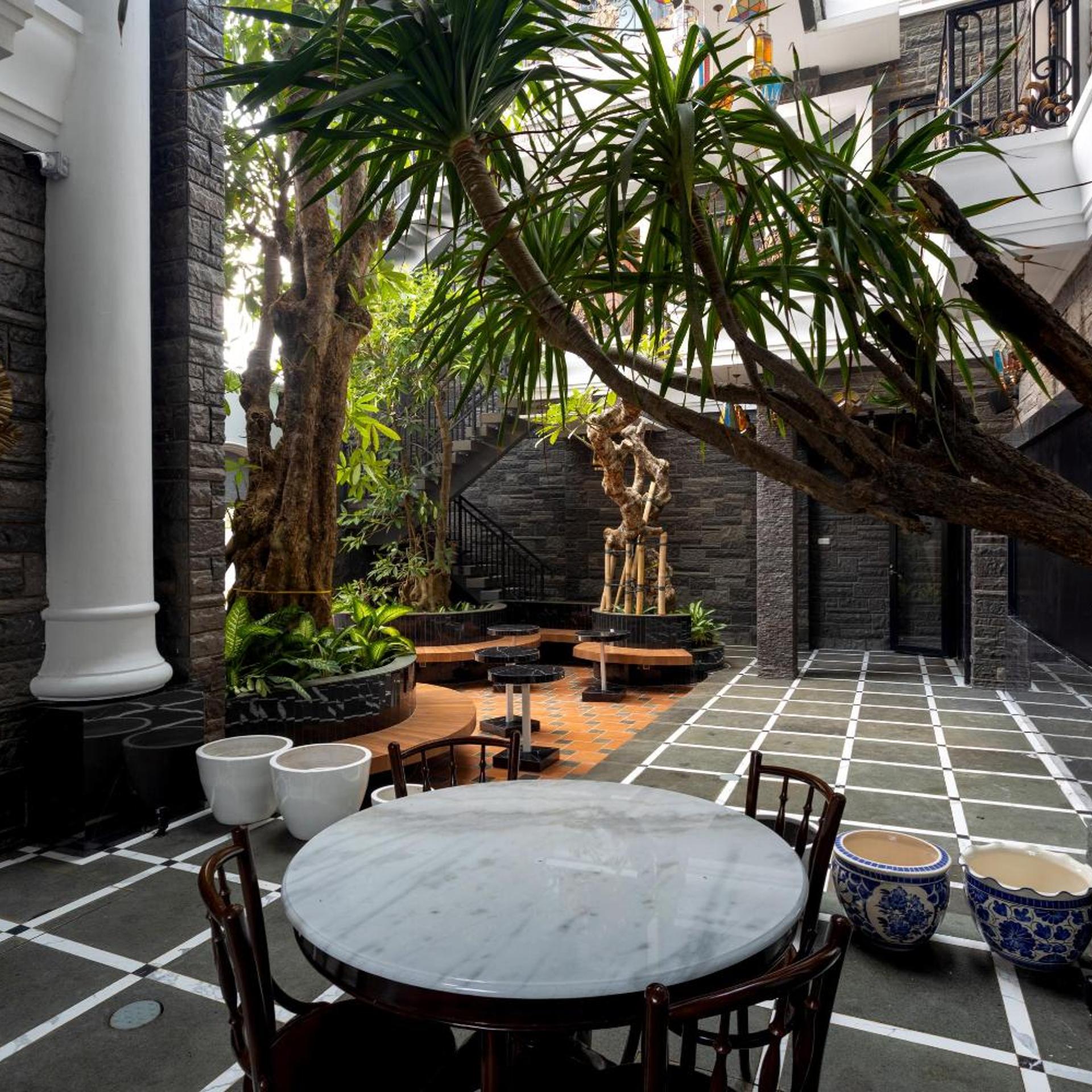 S and F Residence 29/36