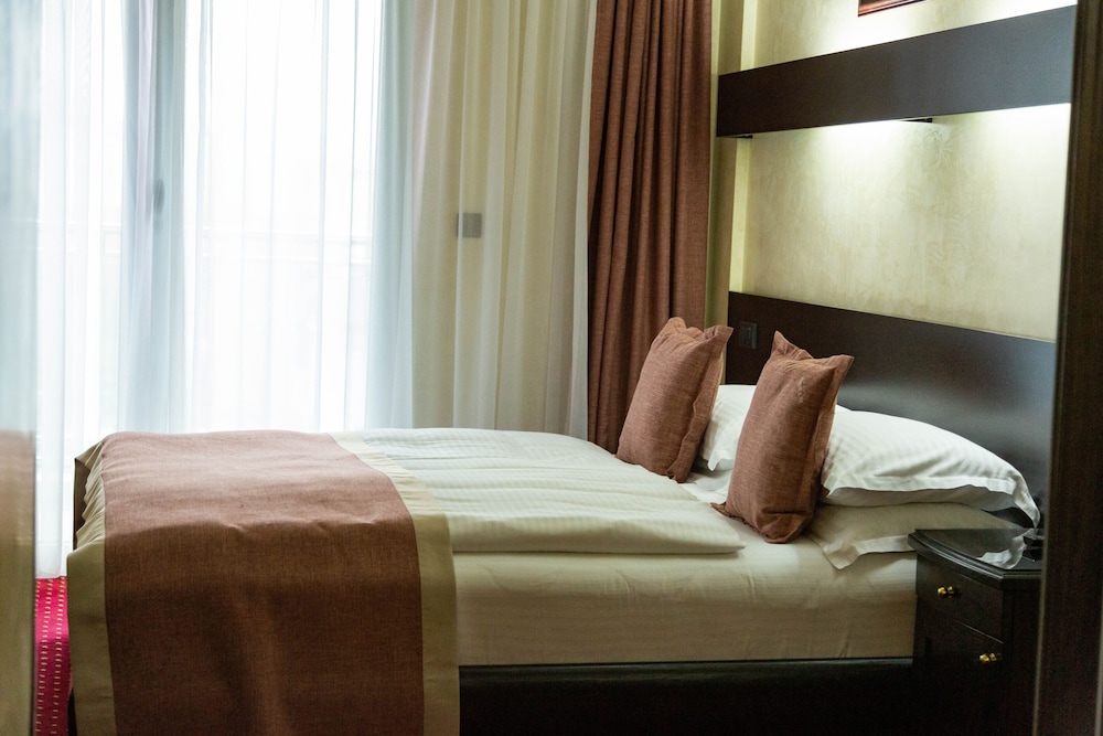 Prezident Hotel 37/75