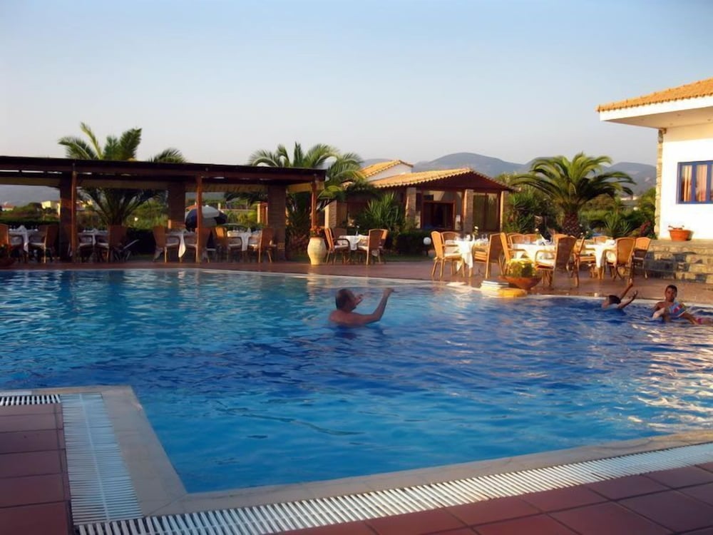 Oasis Hotel 6/30