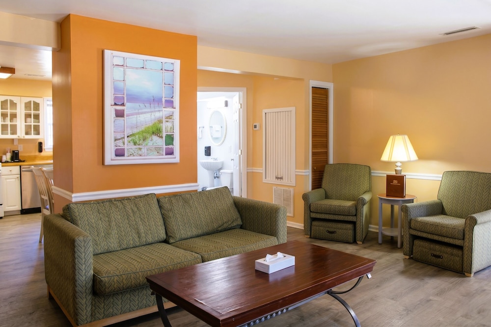 Colonial Inn Motel 49/77